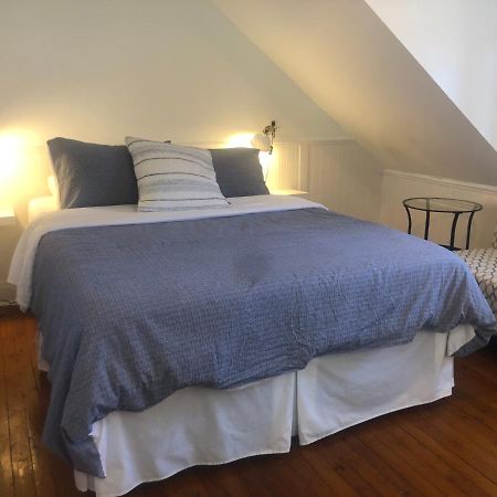Auberge La Maison Bellemare Bed & Breakfast Saint-Jean-des Piles Exterior photo
