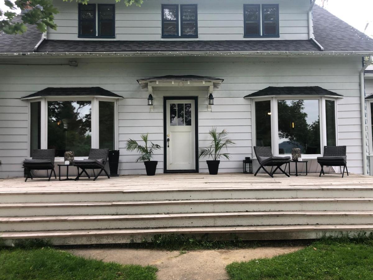 Auberge La Maison Bellemare Bed & Breakfast Saint-Jean-des Piles Exterior photo
