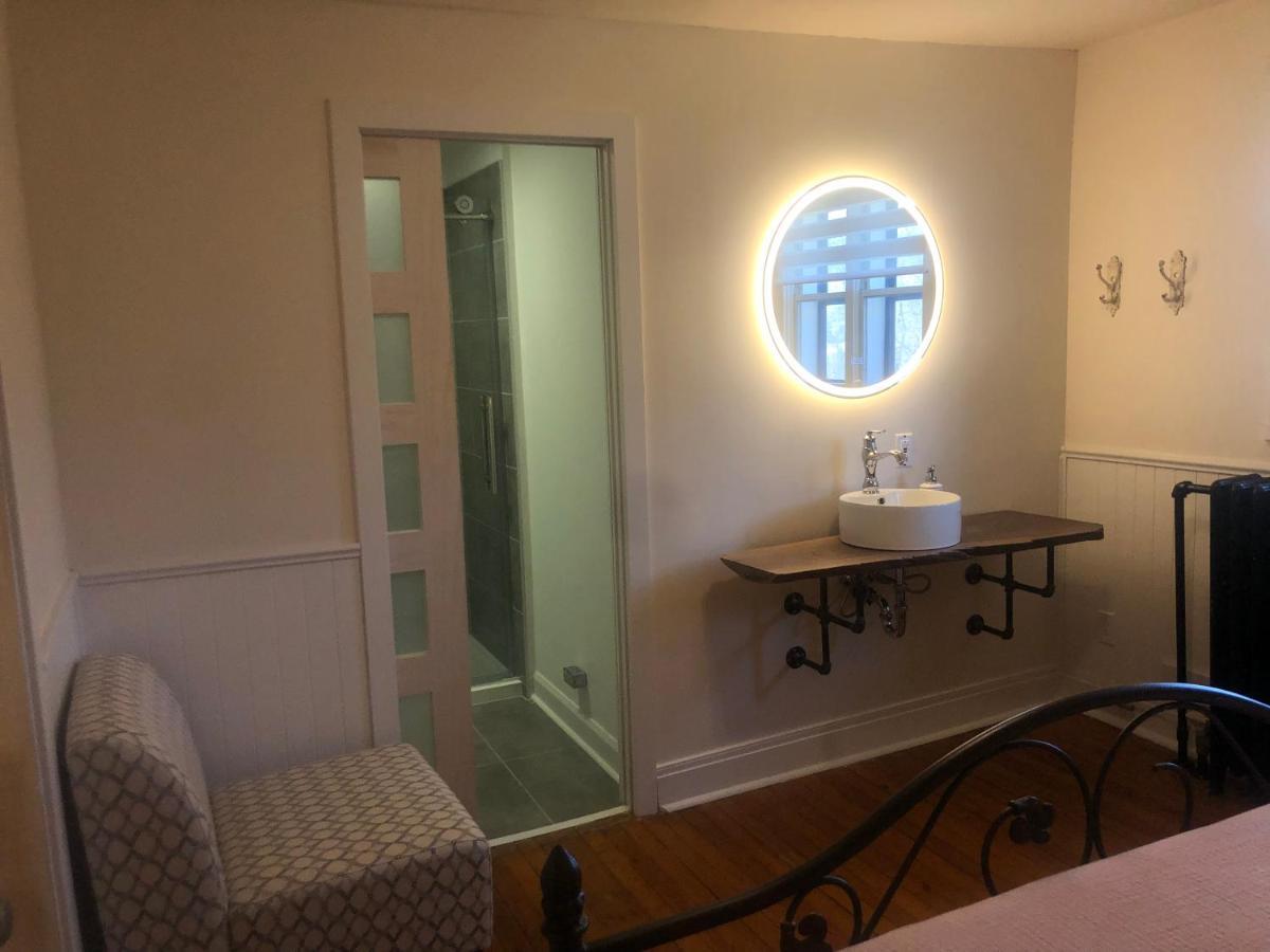Auberge La Maison Bellemare Bed & Breakfast Saint-Jean-des Piles Exterior photo