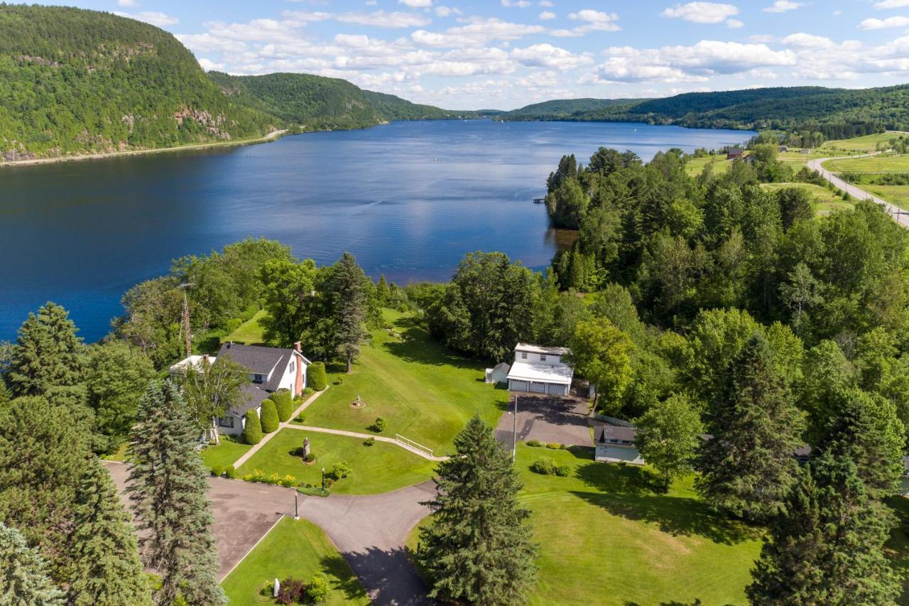 Auberge La Maison Bellemare Bed & Breakfast Saint-Jean-des Piles Exterior photo